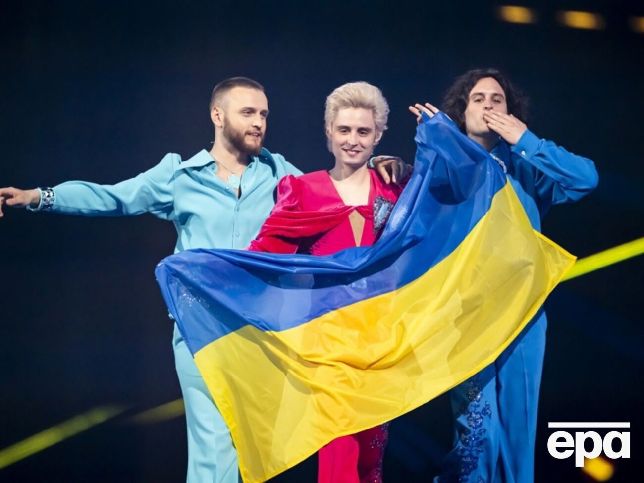 Протягом 14-го, 15-го і 16 травня представники України на пісенному конкурсі посідали 13-те місце