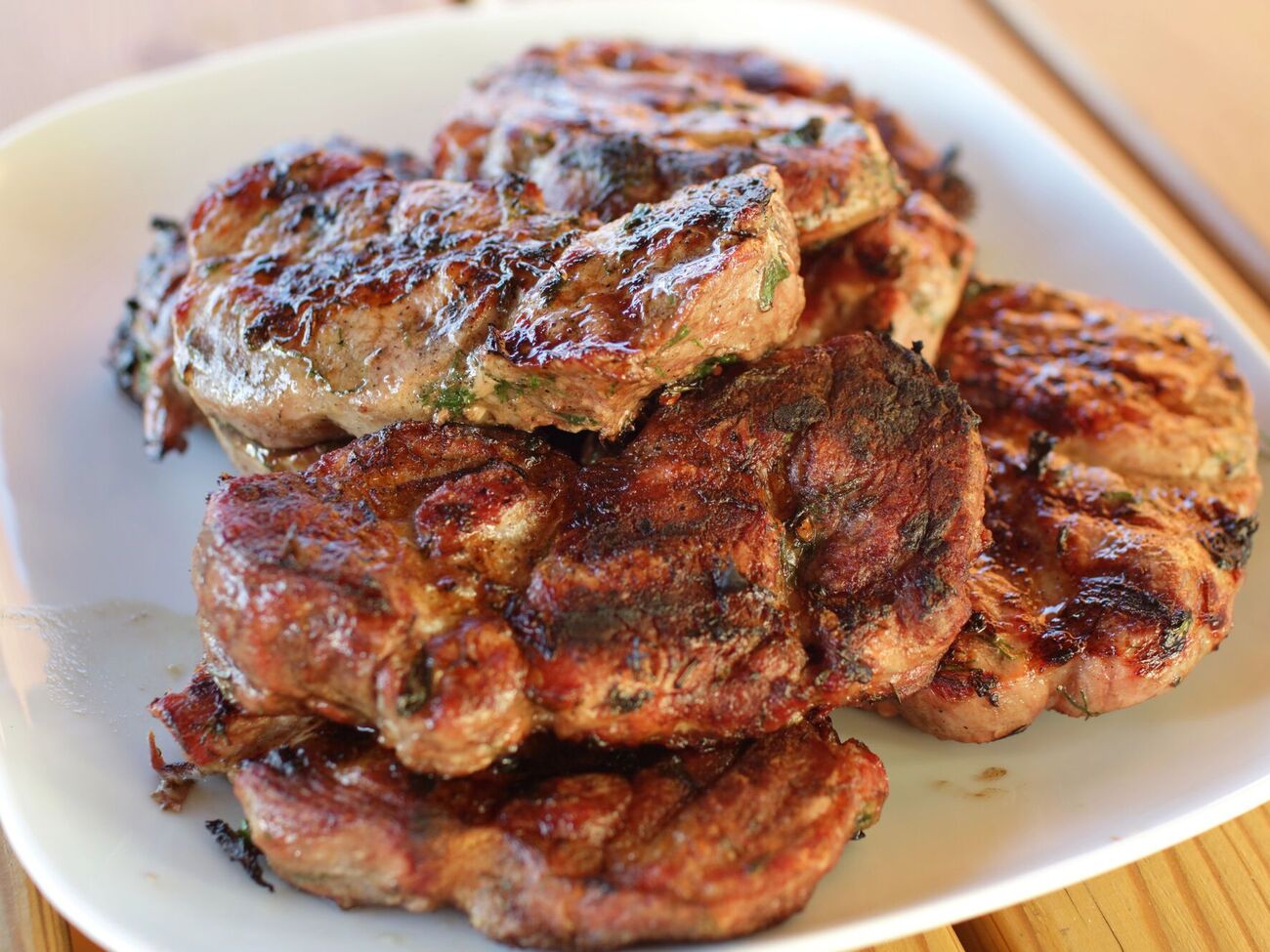 К мясу нужно добавить жареный лук