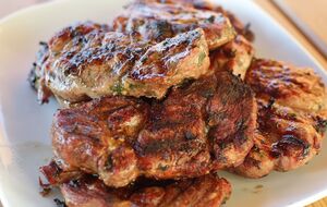 До м'яса потрібно додати смажену цибулю