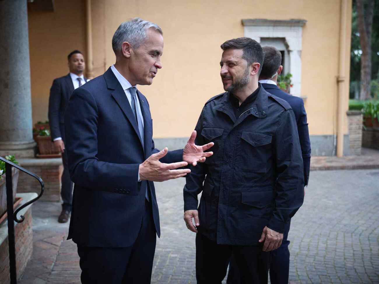 Первую встречу в Риме Зеленский провел с Карни