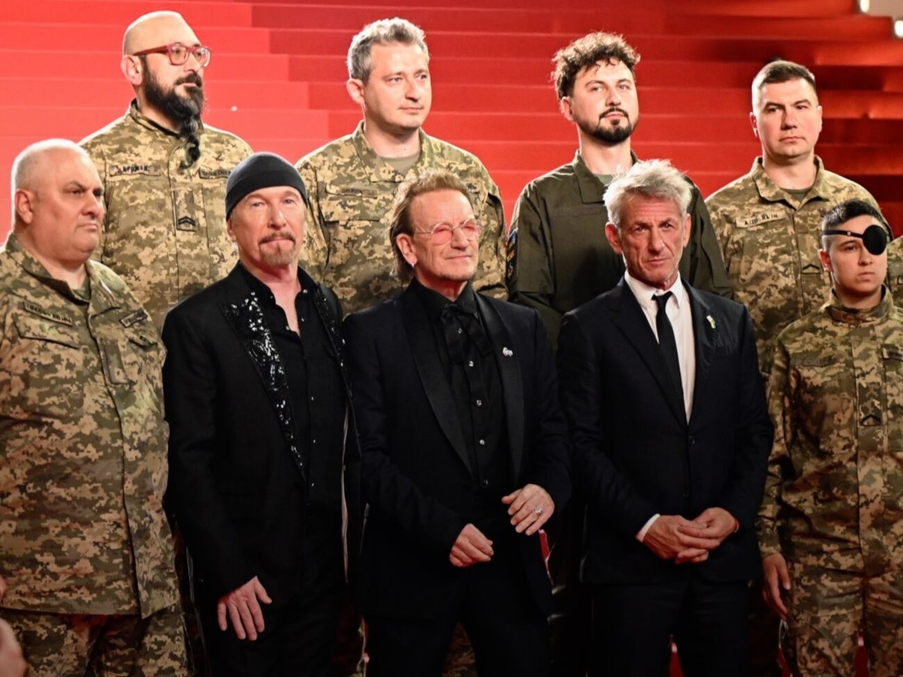 Украинские музыканты-военнослужащие в Каннах исполнили "Мелодию" Скорика