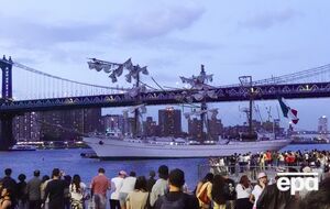 В результате удара у судна сломалась мачта