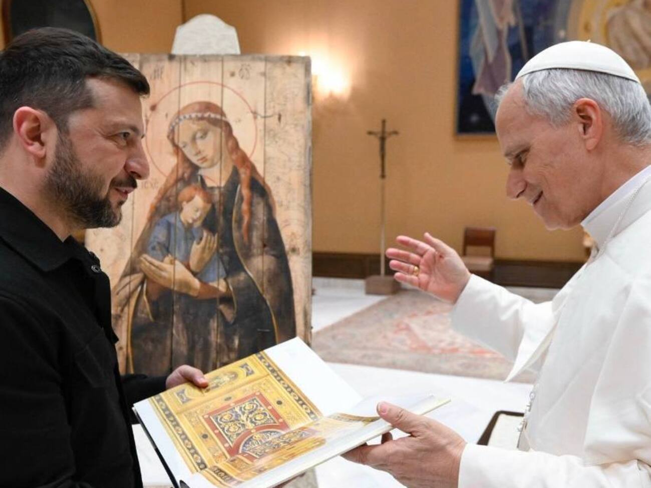 Зеленский сделал Льву XIV подарок