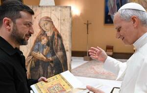 Зеленский сделал Льву XIV подарок