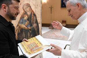 Зеленський зробив Леву XIV подарунок