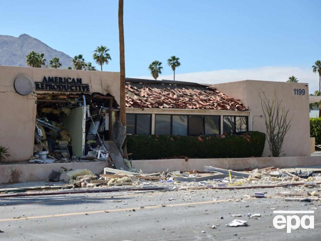 В результате взрыва погиб человек, еще по меньшей мере четверо – пострадали