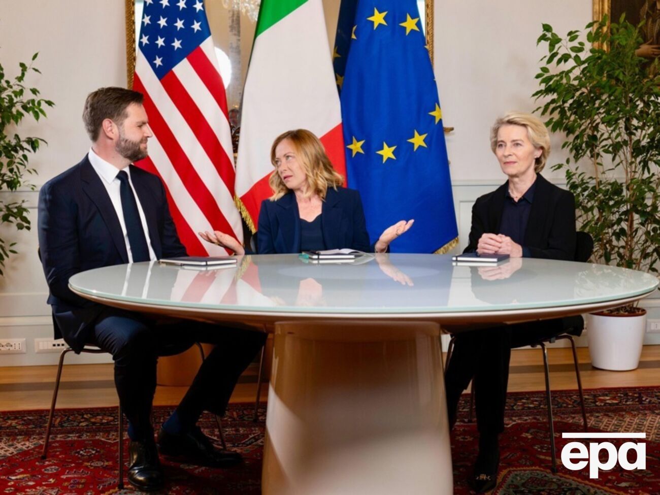 Фон дер Ляєн (праворуч): Зараз важливо те, що ми просуваємося вперед