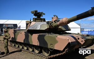 По словам собеседников журналистов, недавно приступили к загрузке первой части из 49 танков на грузовое судно