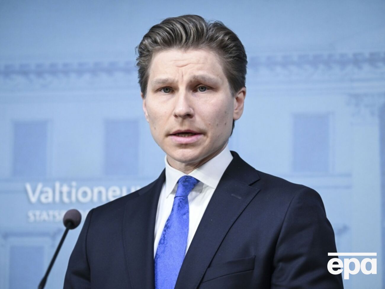 Хяккянен отметил, что такая схема одновременно обеспечивает рабочие места финской оборонной промышленности и оказывает поддержку Украине