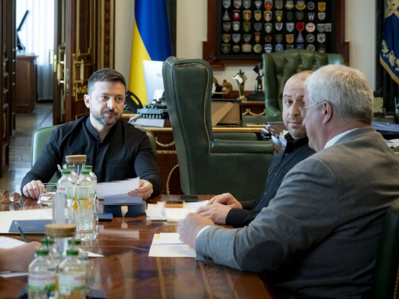 Зеленский поручил сформировать постоянную расширенную национальную переговорную группу