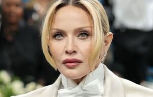 В последнее время Мадонна появлялась на публике как блондинка