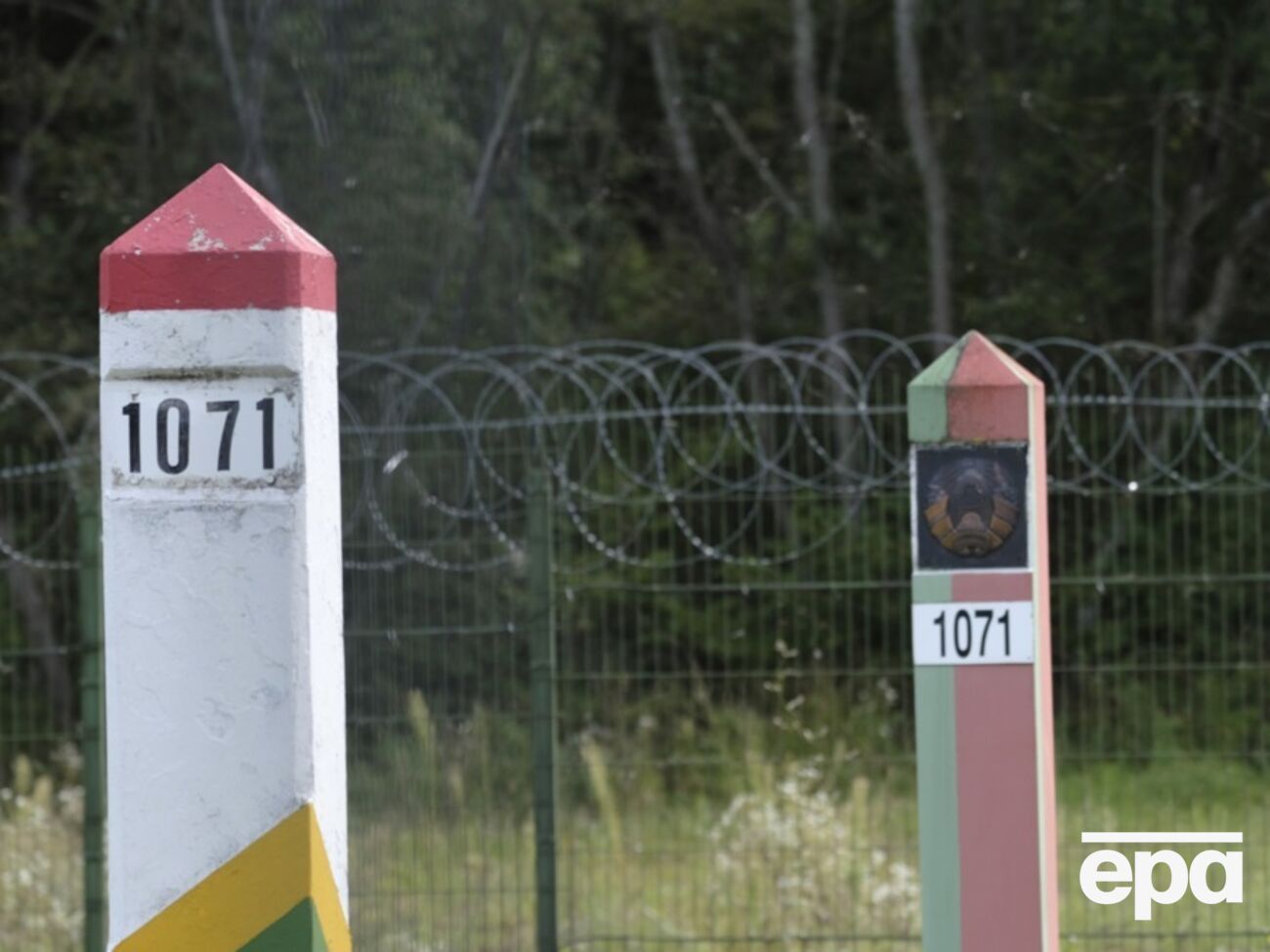 ЗМІ повідомляють, що деякі мігранти неодноразово намагалися незаконно перетнути кордон