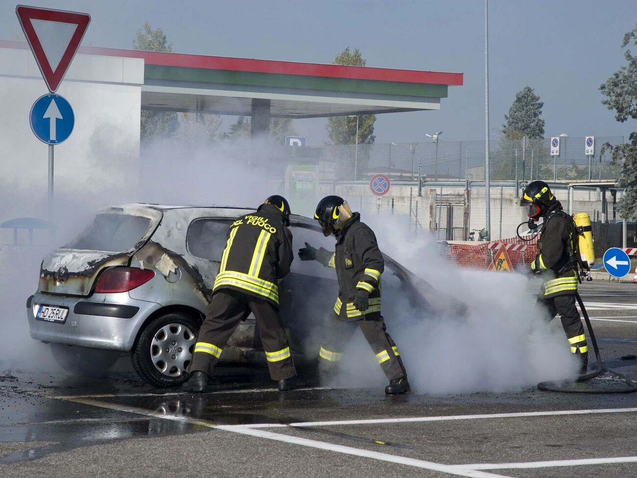 У МВС нагадали, що вогнегасник має бути в машині
