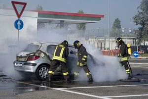 В МВД напомнили, что огнетушитель должен быть в машине