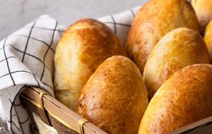 Для приготовления теста необходимо использовать жирное молоко и качественное масло