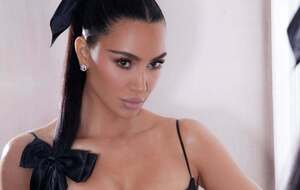 Кардашян похвасталась формами