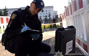 Правоохранителей, которые получили ножевые ранения, госпитализировали