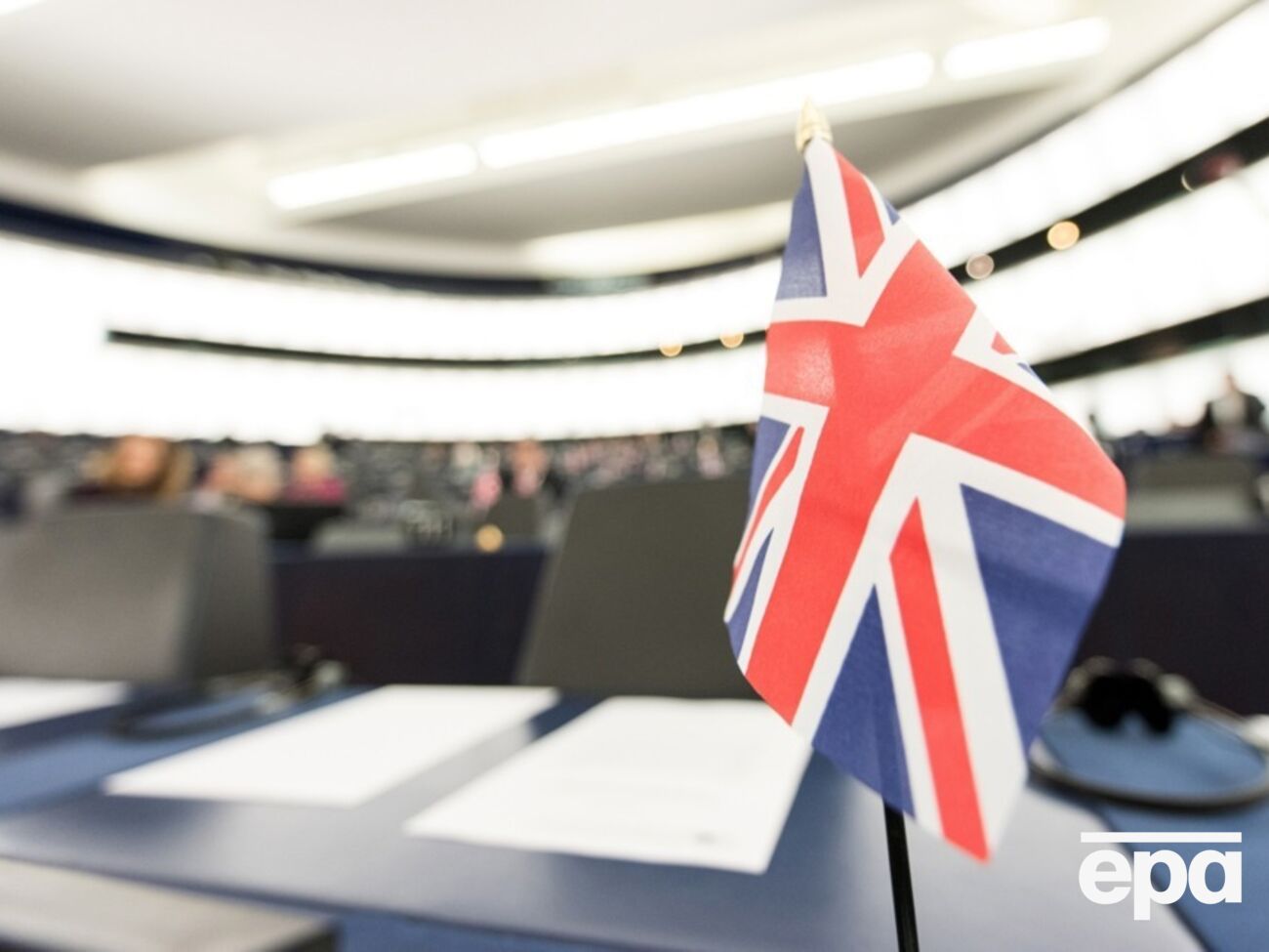 Санкции Лондон ввел относительно 100 субъектов