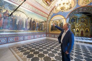 Один из приделов Успенского собора самовольно расписан по русским канонам