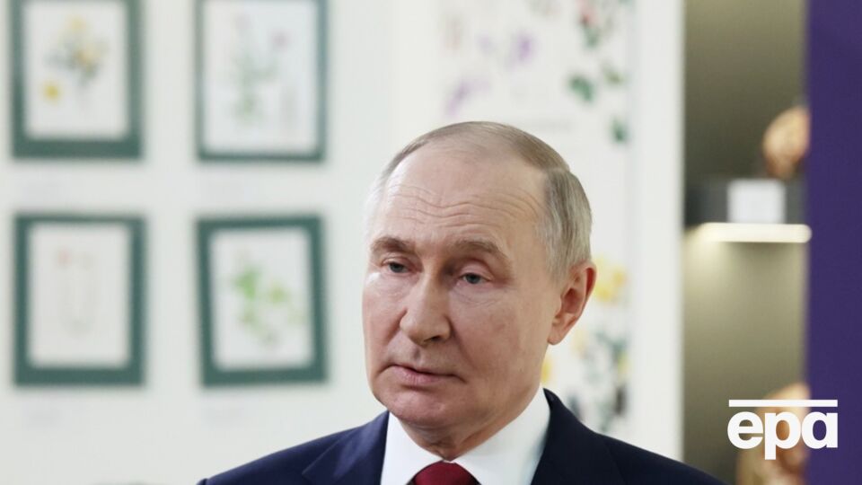Путін (на фото) у розмові з Трампом зазначив, що в України були спроби "залякати лідерів", які прибули на 9 травня до Москви