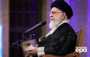 По словам аятоллы Хаменеи, Иран будет продолжать следовать собственной ядерной политике