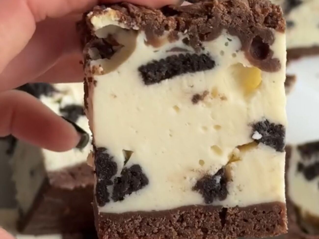 Сырник с печеньем "Орео" получается очень вкусным