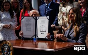 Меланія, яка наполягала на ухваленні цього законопроєкту практично з дня другої інавгурації свого чоловіка, подякувала Трампу за те, що він підтримав закон