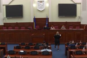 За час повномасштабної війни практично всі депутати від "Слуги народу" в Київраді побували в закордонних відрядженнях, повідомляють журналісти