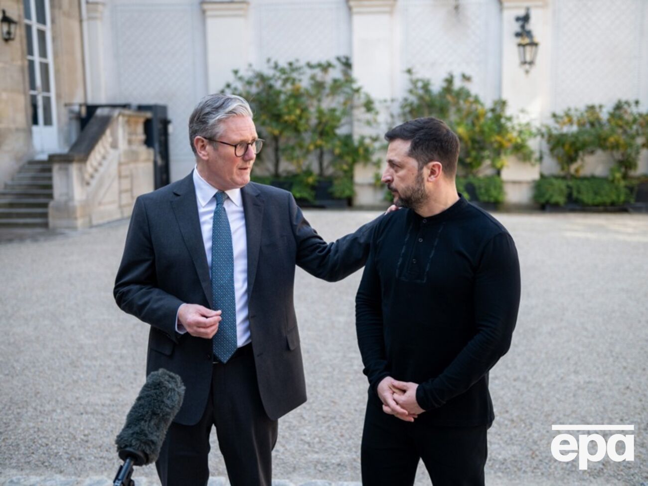Зеленский со Стармером обсудили разговор с Трампом