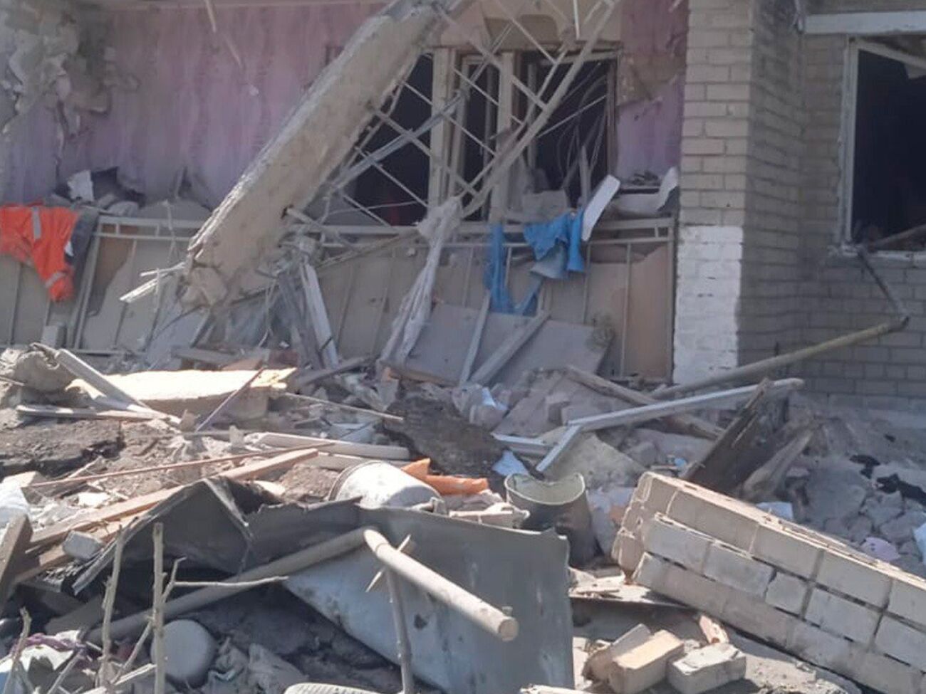 В поселке разрушены несколько домов