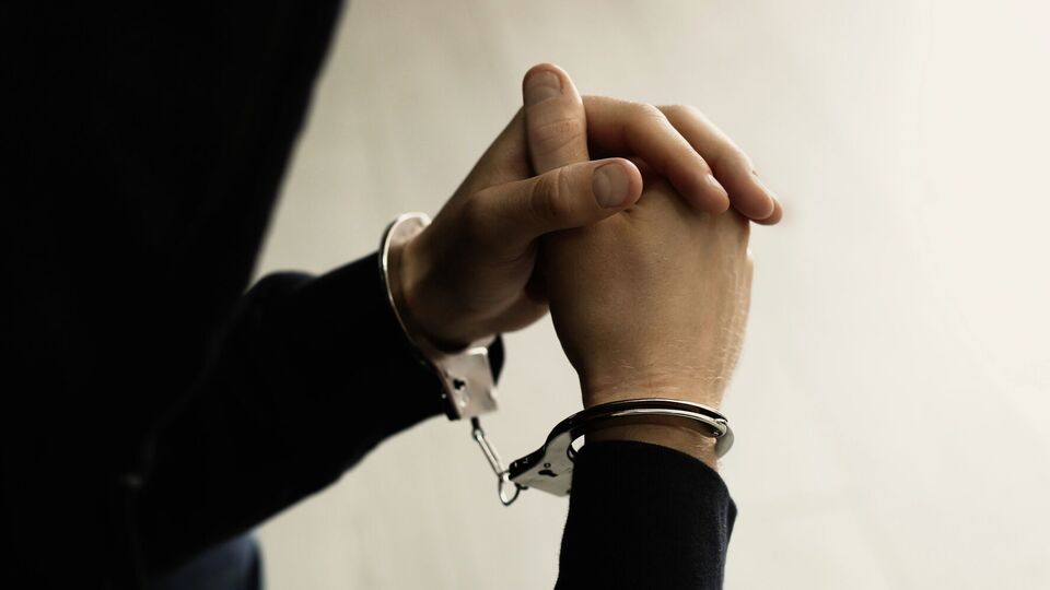 Поліцейські вважають, що він діяв у змові з раніше затриманими фігурантами справи