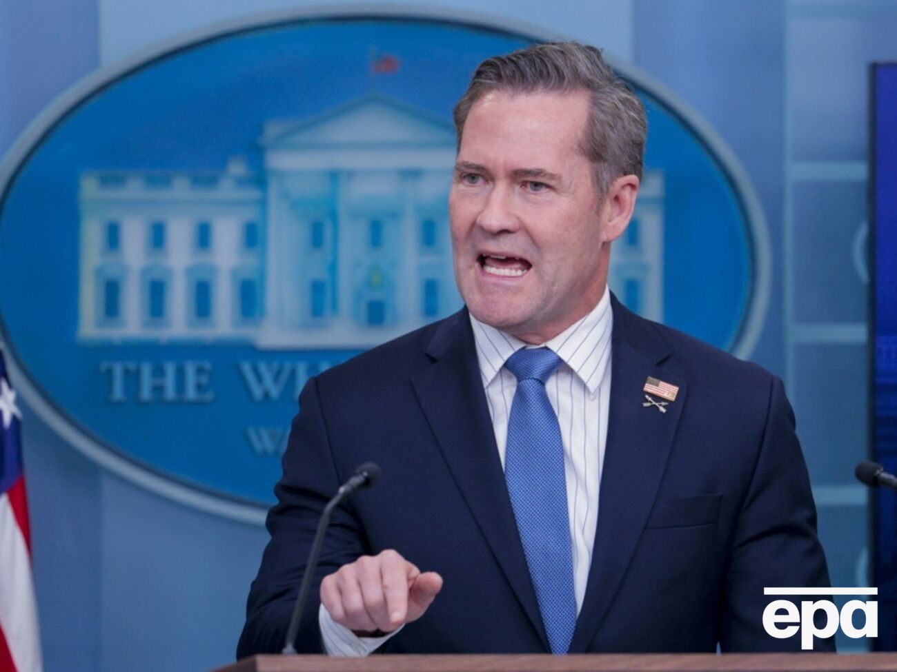 Майк Волц користувався застосунком TeleMessage, який було зламано на початку травня