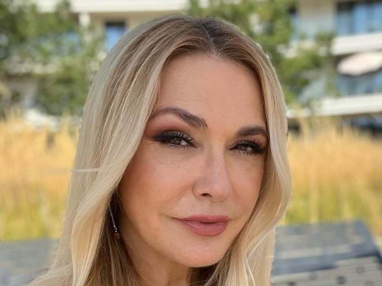 Сумська народилася 1966 року у Львові