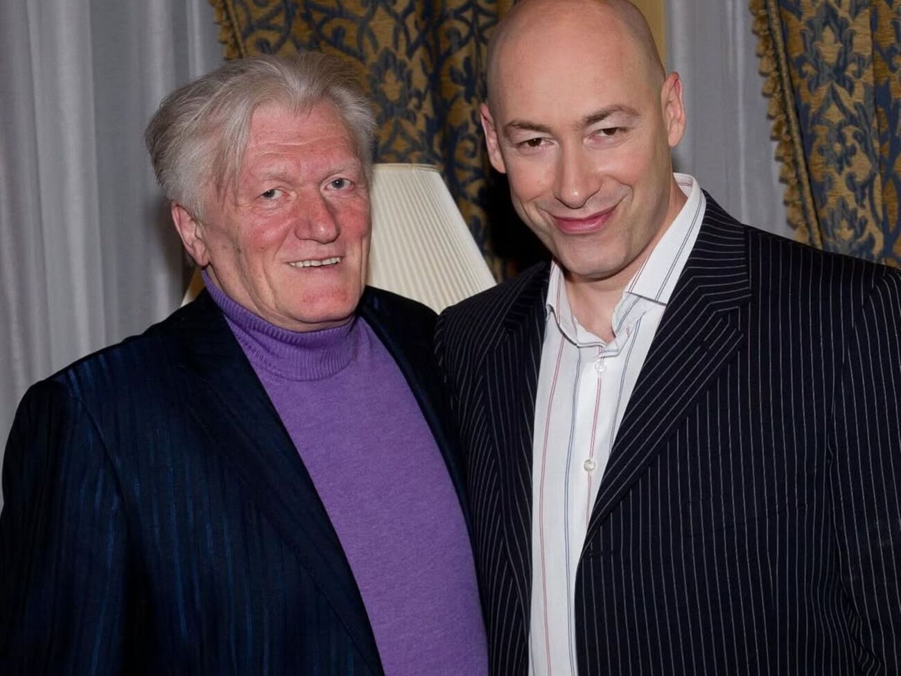 Гордон: Желаю Юрию Евгеньевичу долголетия, здоровья и, конечно же, как и всем нам, мира