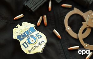 Событие произошло за главными воротами здания