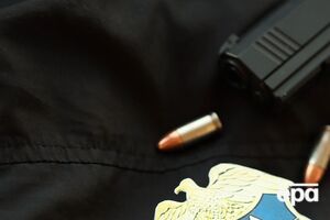 Событие произошло за главными воротами здания