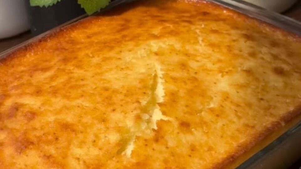 Выпекайте манник в разогретой духовке при 180 °C в течение 30 минут