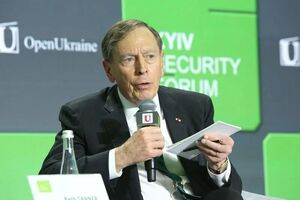 Петреус вважає, що тиск на РФ скоро посилиться