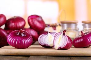 Лук не нужно нарезать кольцами