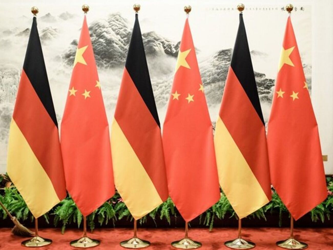 Руководители двух государств обменялись мнениями по международным и региональным вопросам, сообщил представитель федерального правительства