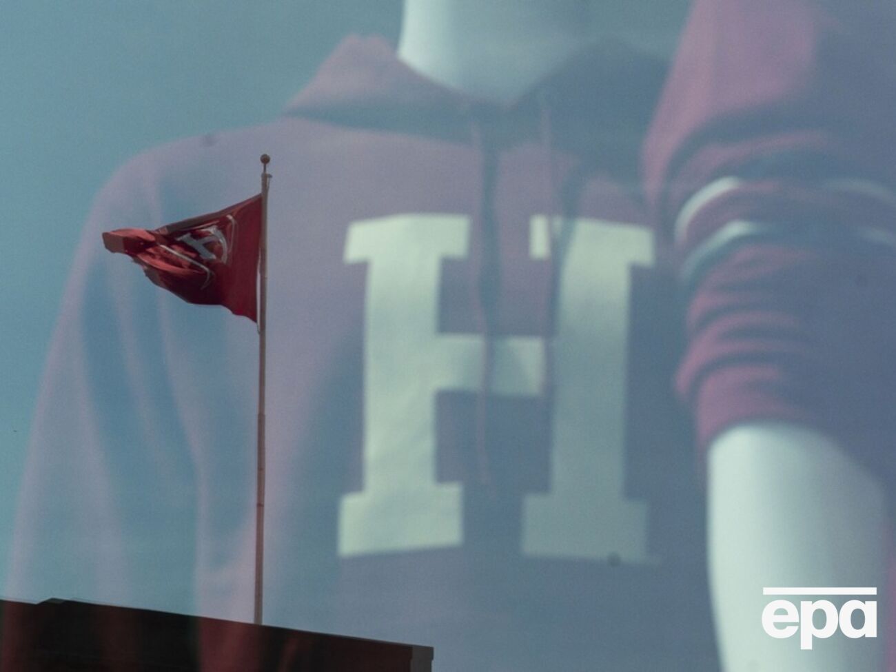 За словами студентів, адміністрація Гарварда поки не надала їм жодних роз'яснень