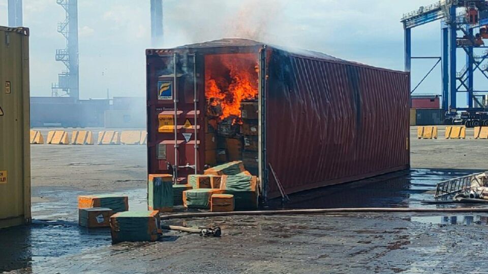 В порту повреждены машинное отделение, транспорт и спецтехника