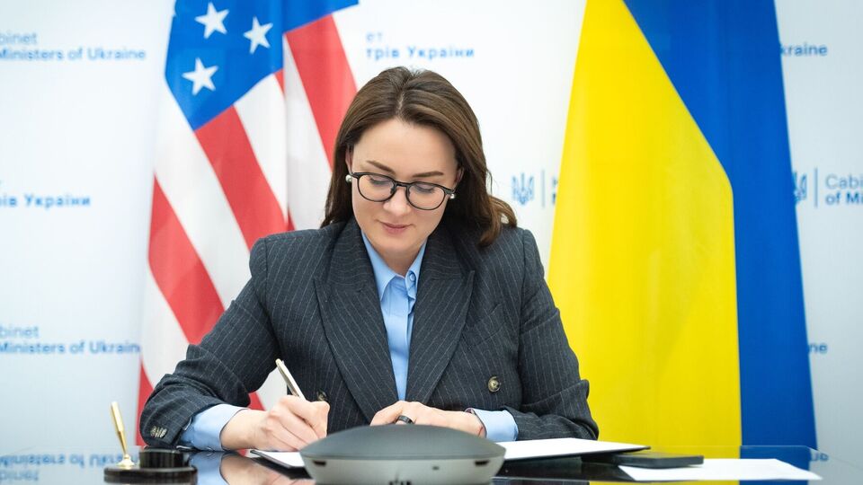 По словам министра, Киев установил с Вашингтоном "настоящее партнерство, построенное на равенстве"