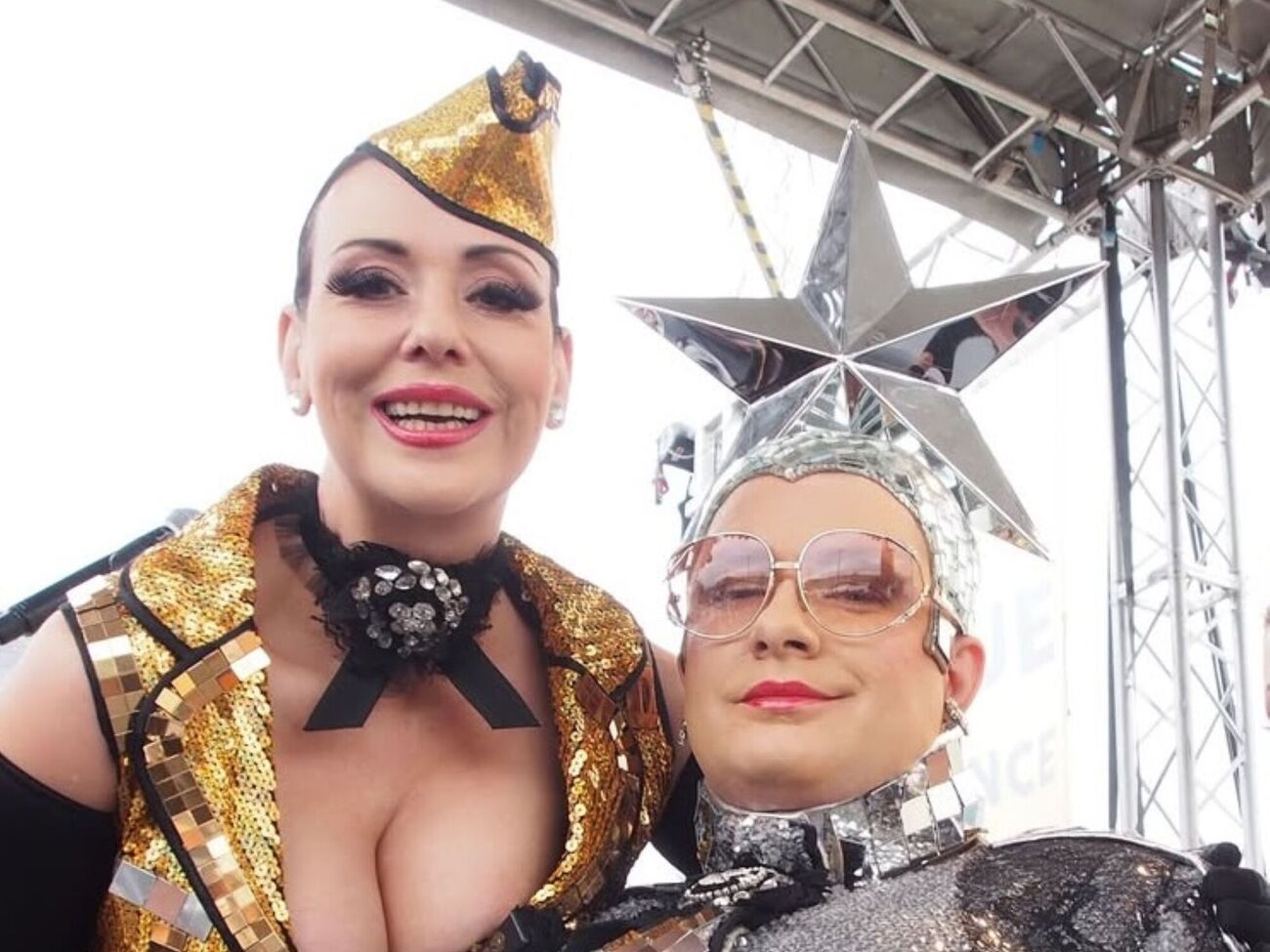 В 2007 году Романовская стала бэк-вокалисткой Верки Сердючки