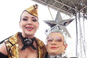 В 2007 году Романовская стала бэк-вокалисткой Верки Сердючки