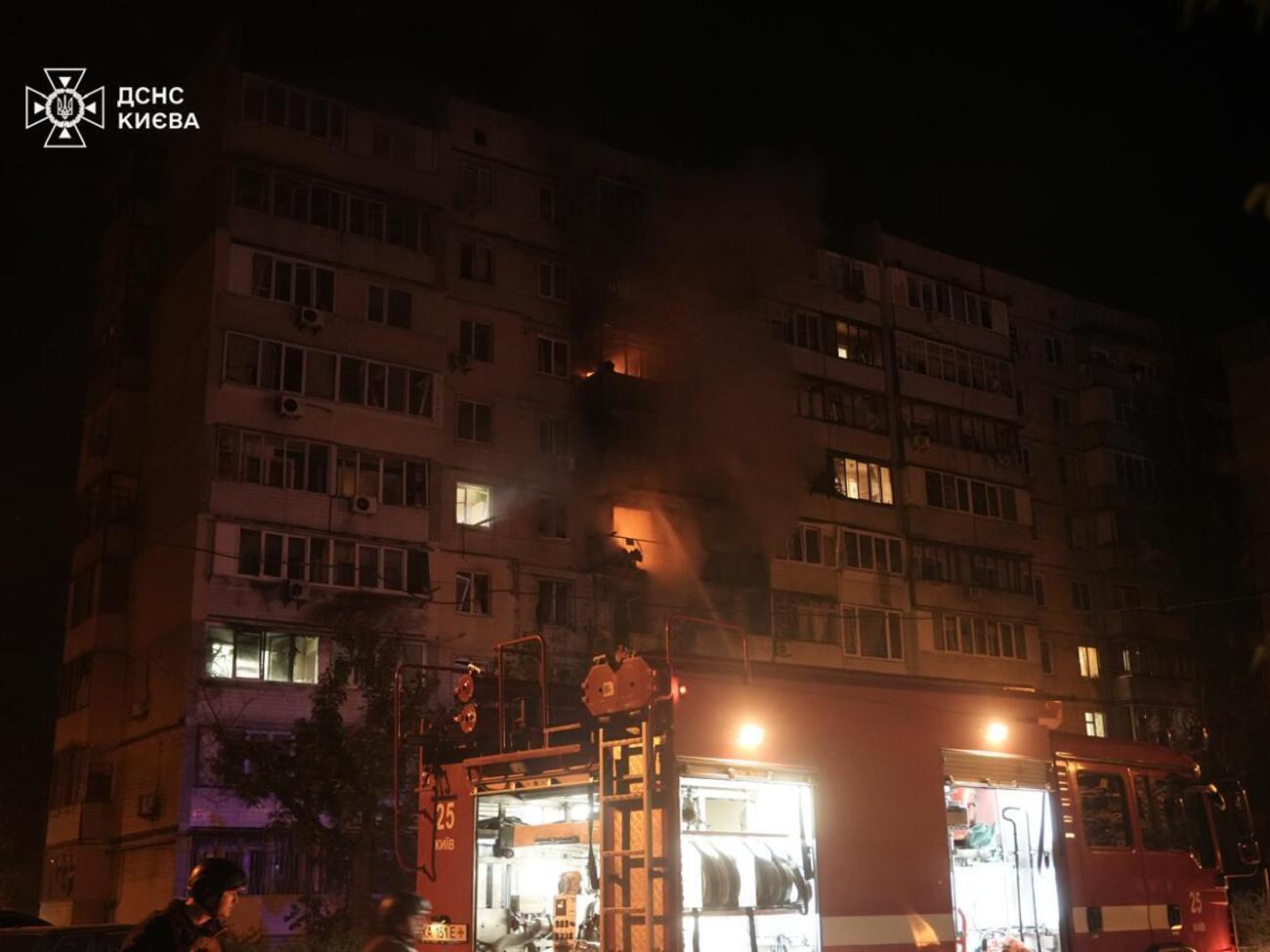 В Оболонском районе пожар был на нескольких этажах жилого дома