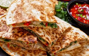 Для блюда вам понадобится 80 г творога и 500 г фарша