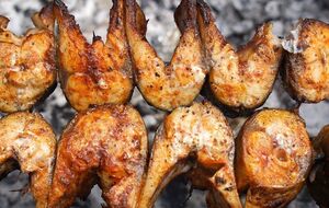 Перед смаженням рибу потрібно замаринувати на одну годину