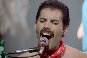 Мерк'юрі мав стосунки як із жінками, так і з чоловіками