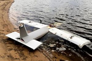 Новое поколение российских беспилотников среднего радиуса действия, часто не поддающихся глушению, таких как "Молния-1" и их оптоволоконных аналогов, "изменяют структуру линии фронта, тактику войны и моральное состояние" бойцов